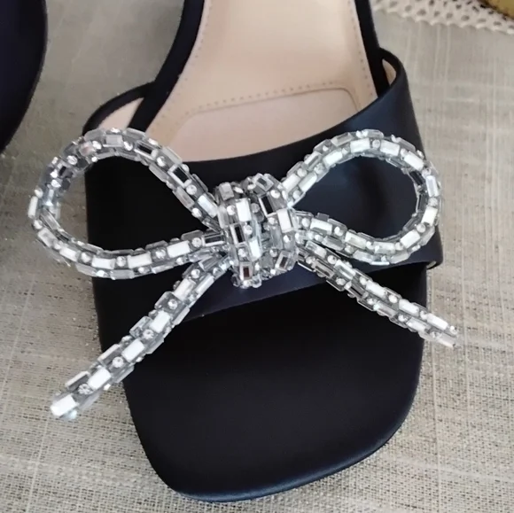 NEW AND NEVER BEEN WORN!! Alex Marie Black Strappy Sandals with Silver Accents - Picture 4 of 8
